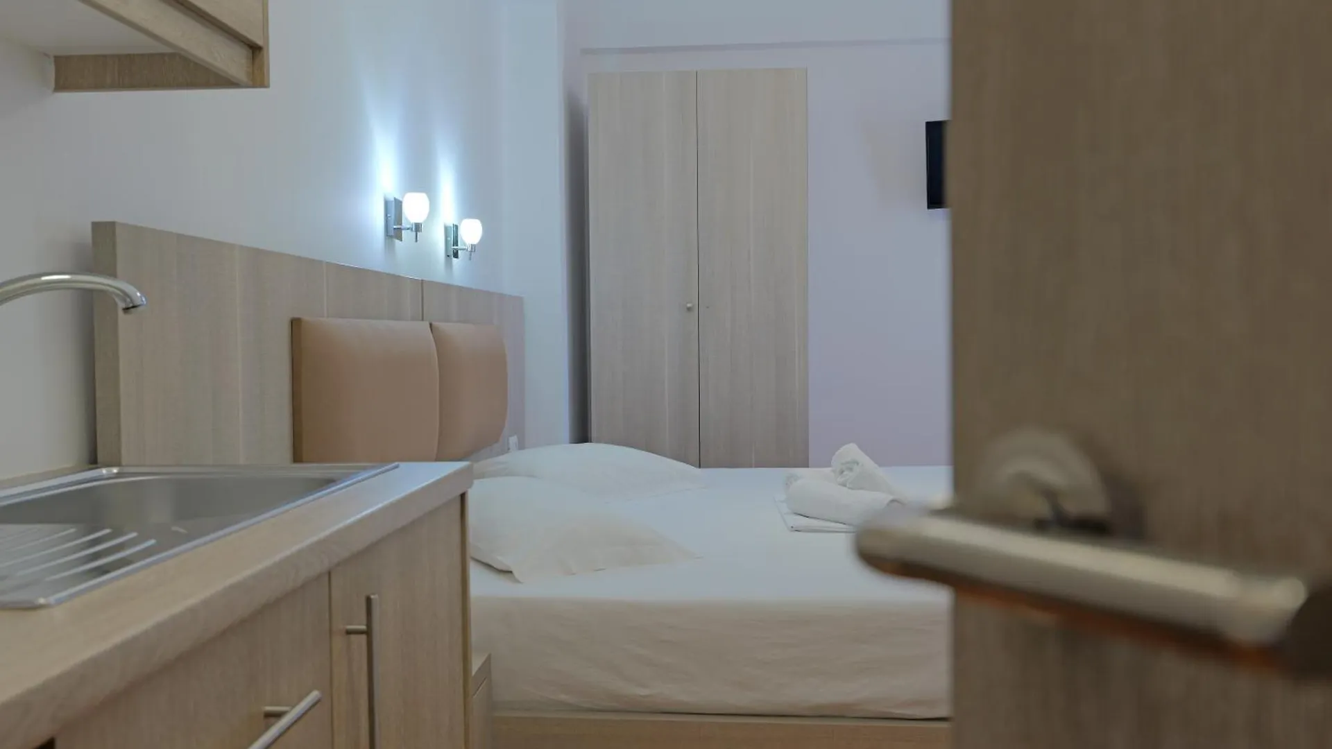 Vila Aurora Hotel Ksamil 0*,